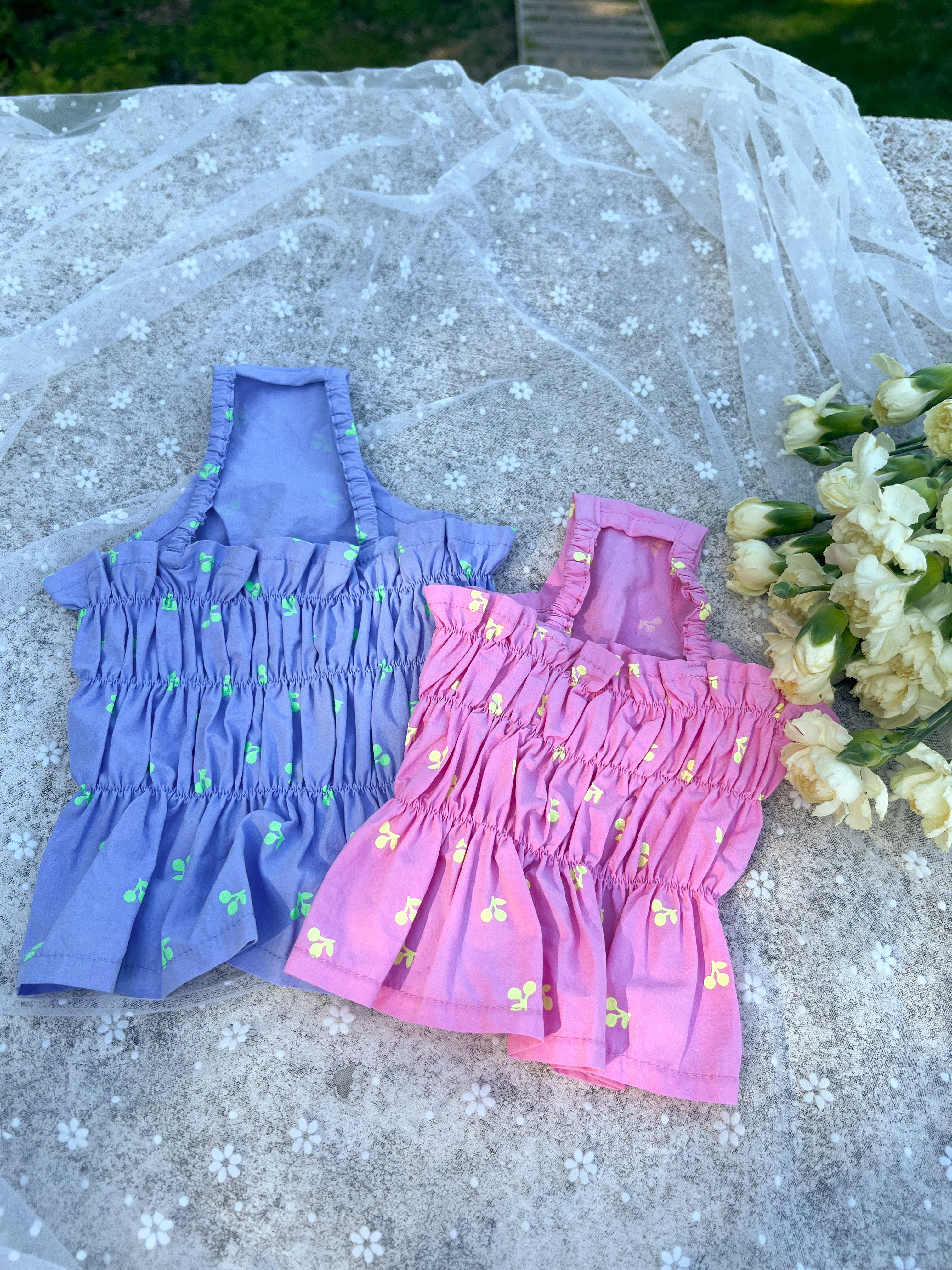 Fluorescent cherry pleated skirt